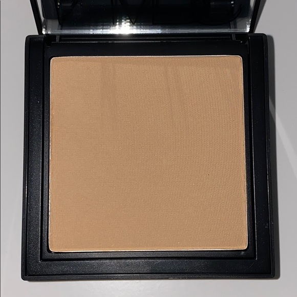 NEW** NARS ALL DAY LUMINOUS POWDER FOUNDATION - Picture 2 of 6
